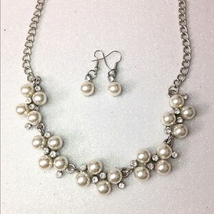 Top Quality pearl necklace, earrings and b…